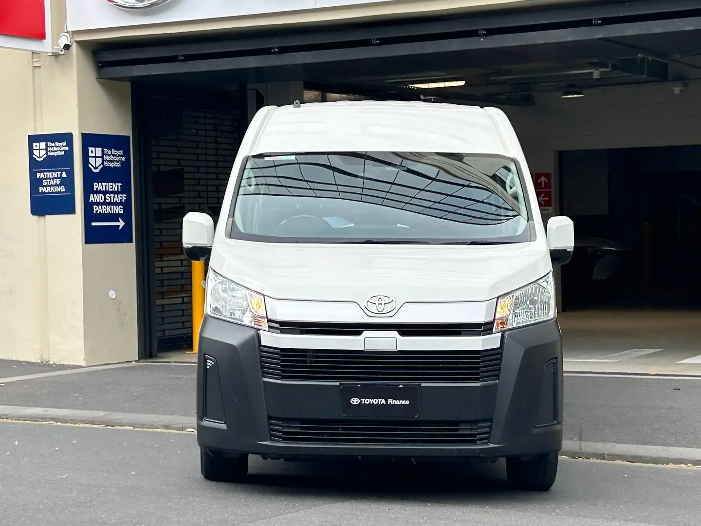 2019 Toyota Hiace Gallery Image 4
