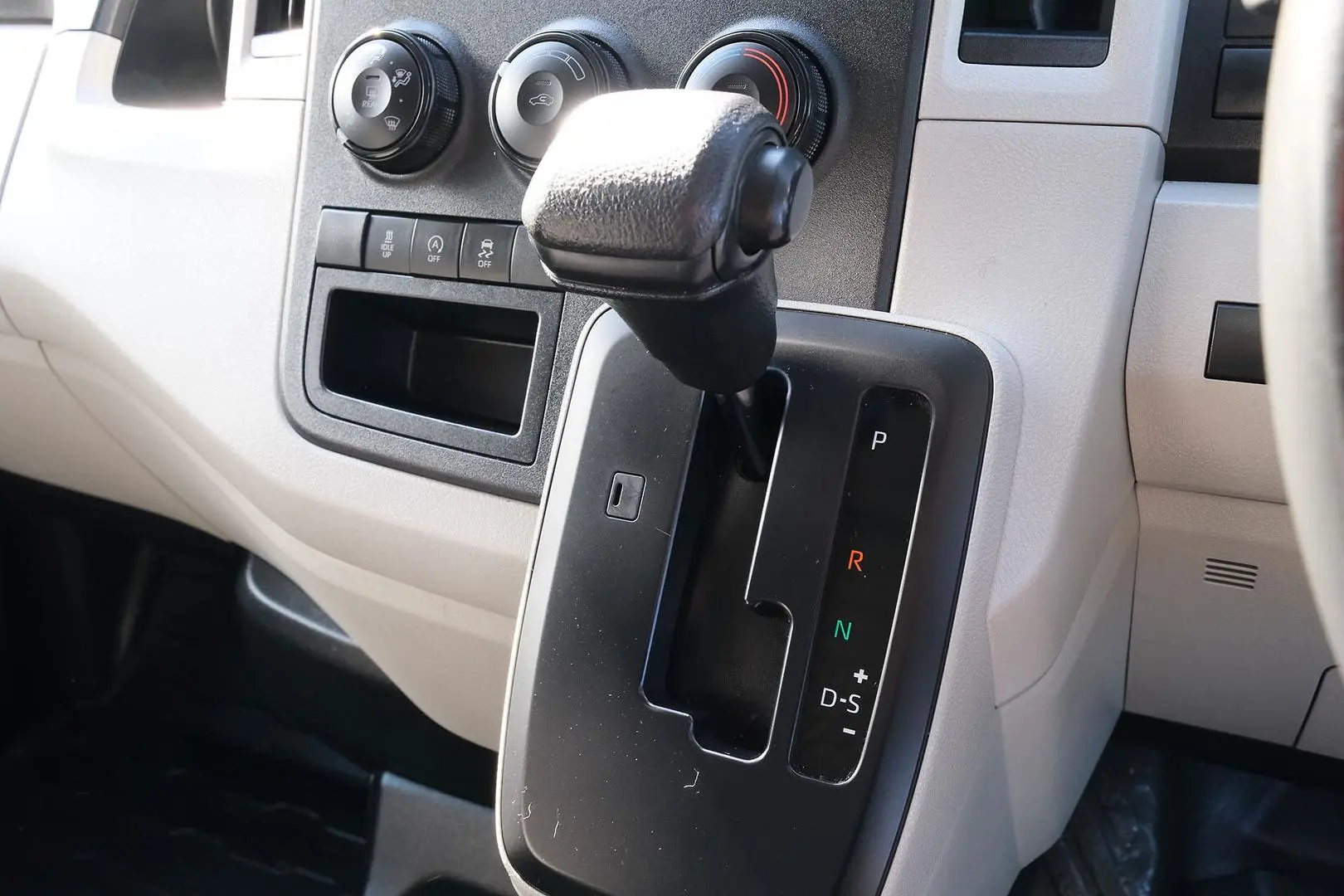 2022 Toyota Hiace Gallery Image 19