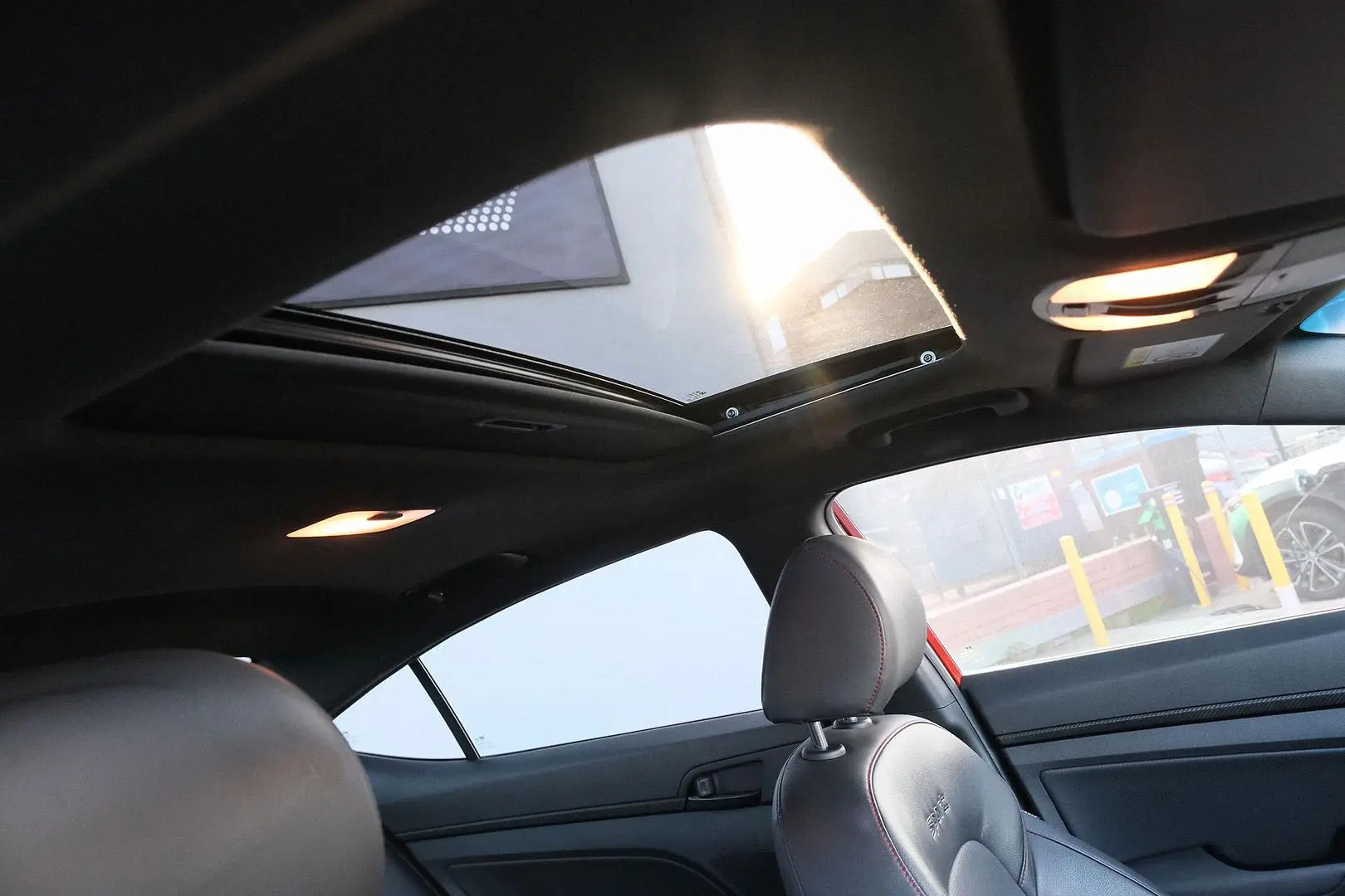 2017 Hyundai Elantra Gallery Image 8