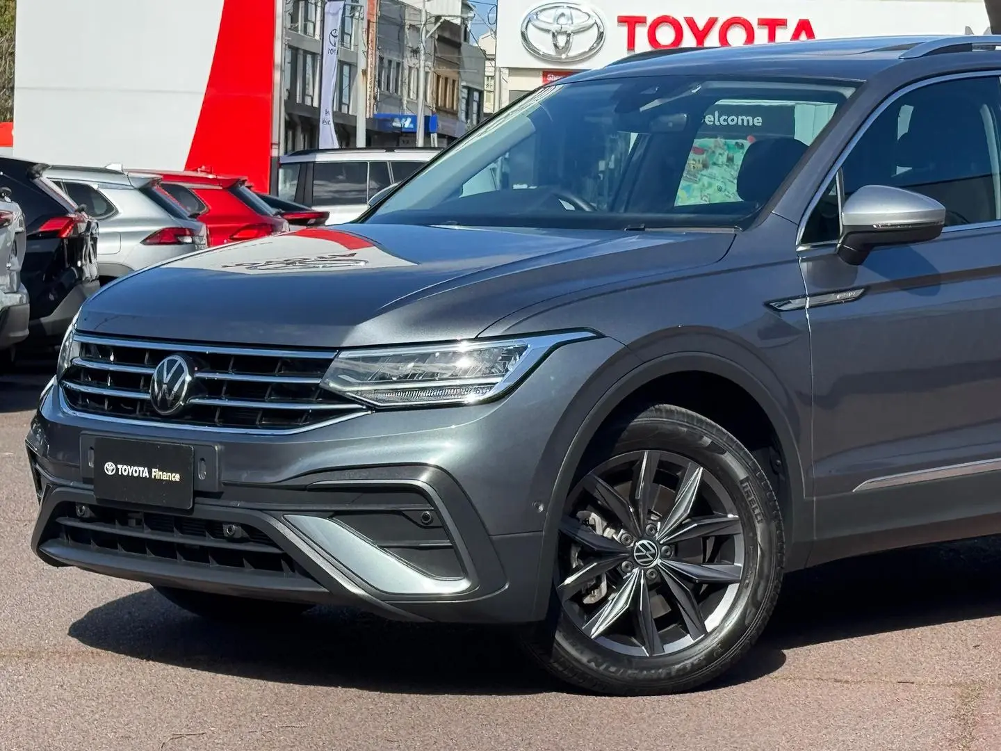 2023 Volkswagen Tiguan Gallery Image 11