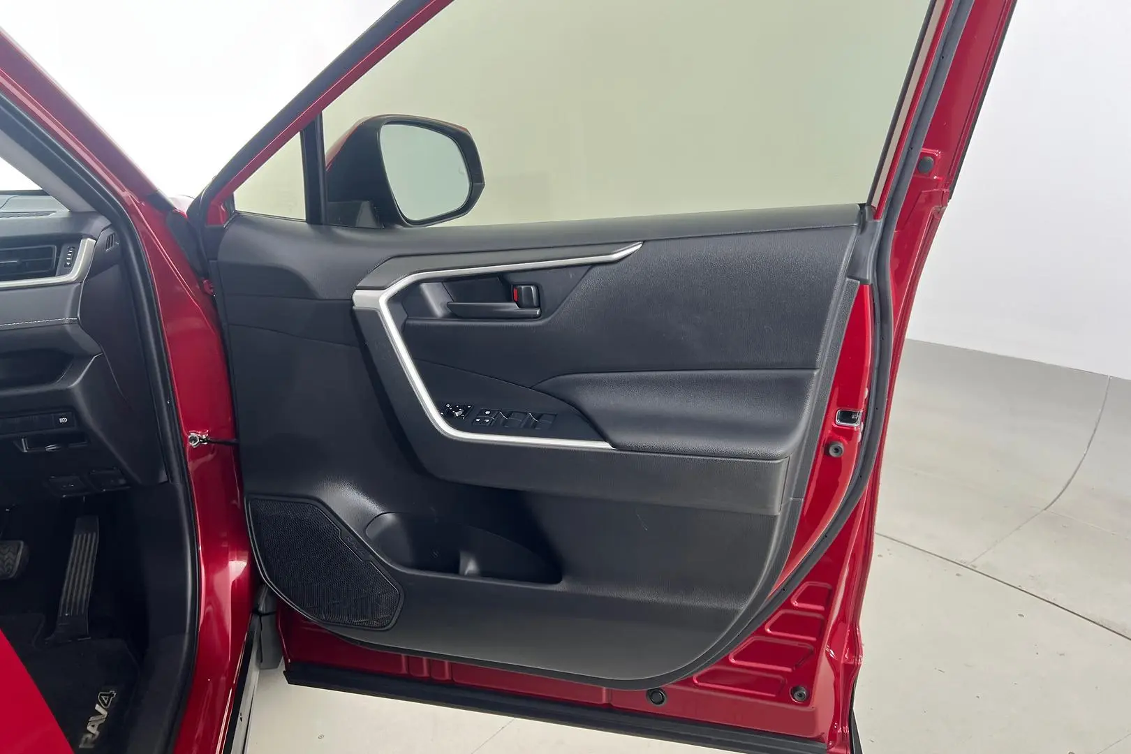 2020 Toyota RAV4 Gallery Image 13