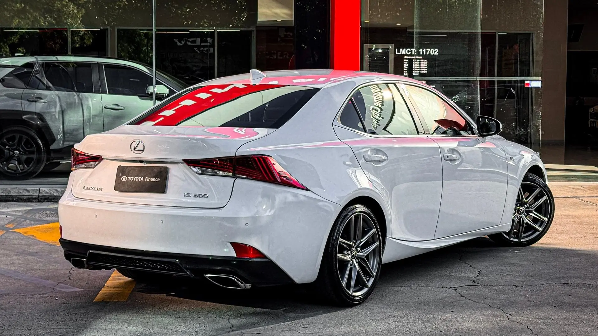 2018 Lexus IS Image 6