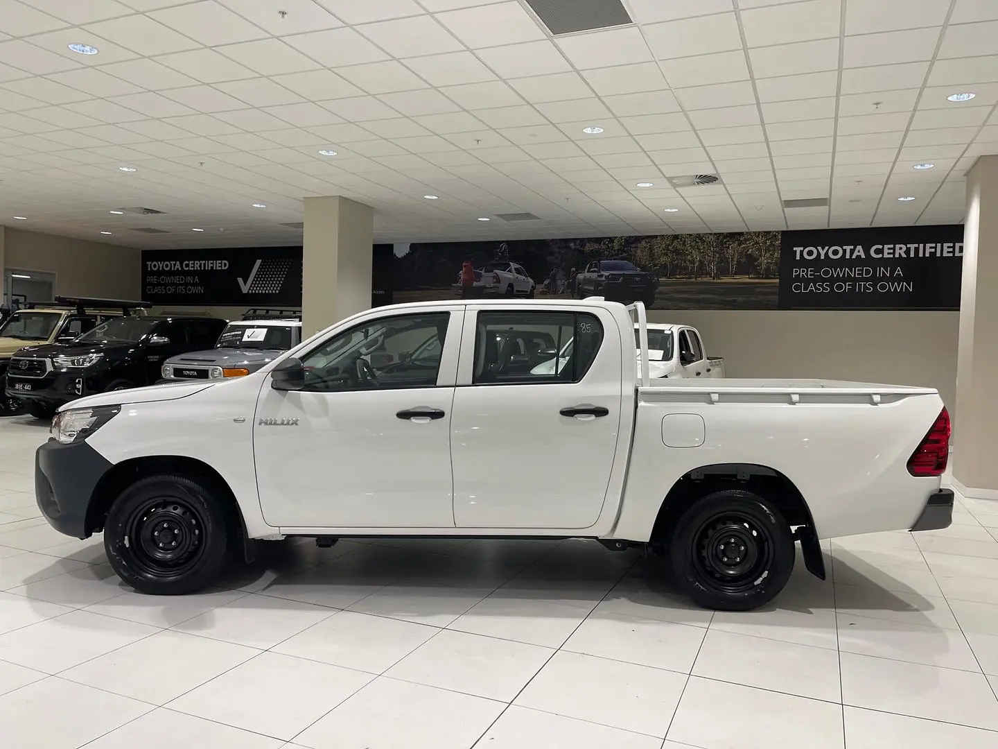 2022 Toyota Hilux Gallery Image 6