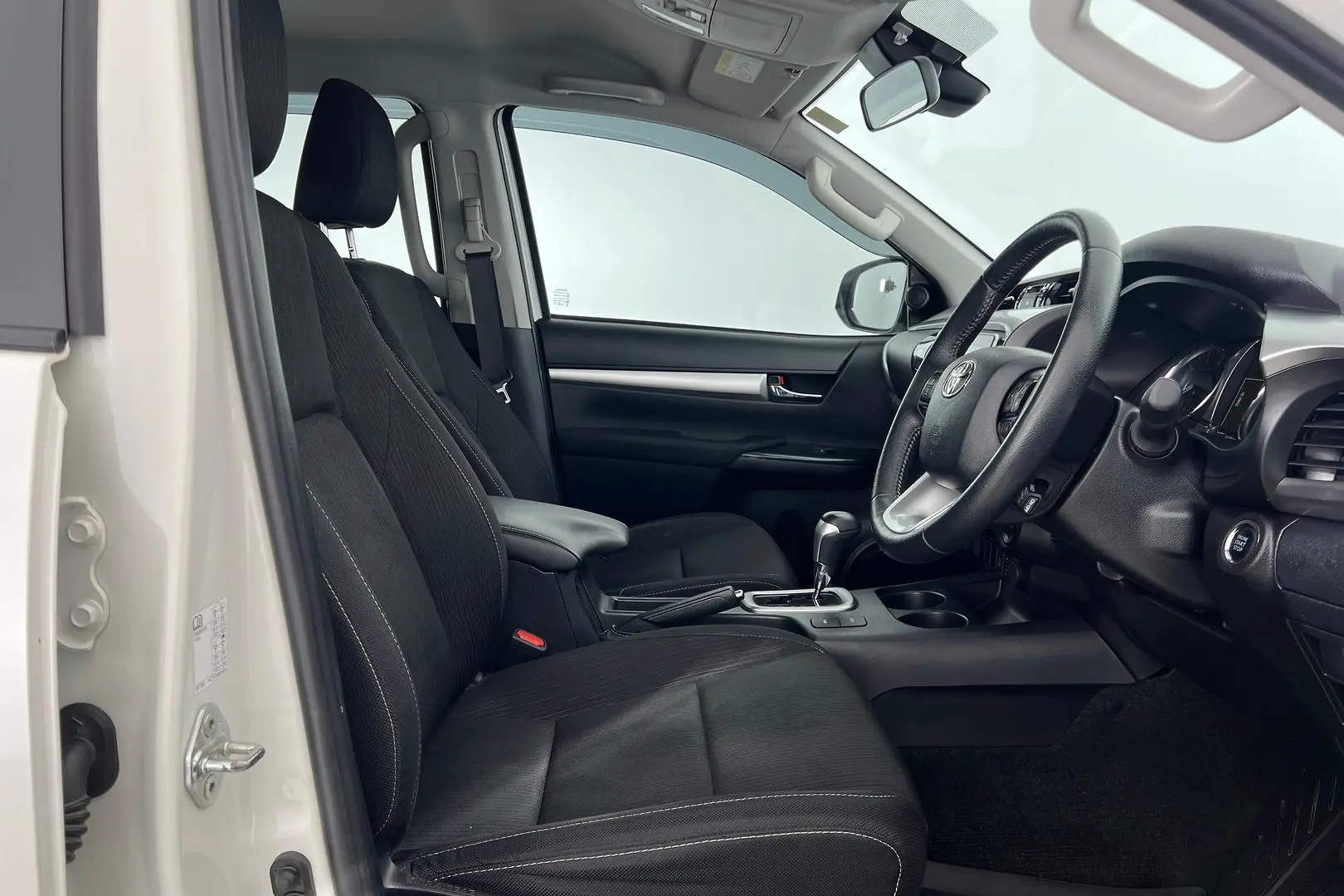 2022 Toyota Hilux Gallery Image 11