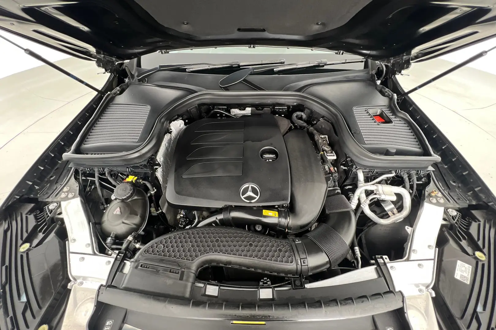 2022 Mercedes-Benz GLC-Class Gallery Image 22