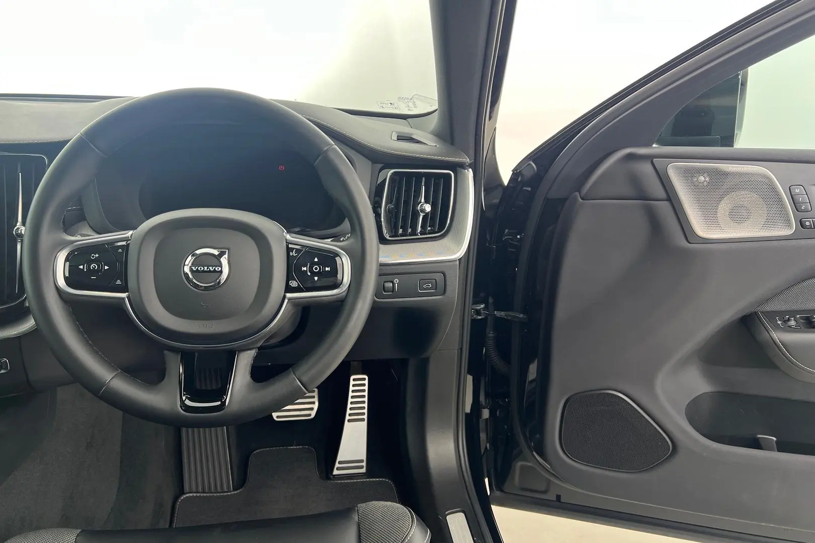 2021 Volvo XC60 Gallery Image 14
