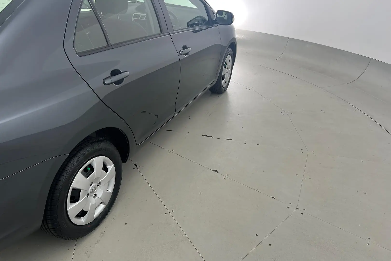 2013 Toyota Yaris Gallery Image 5