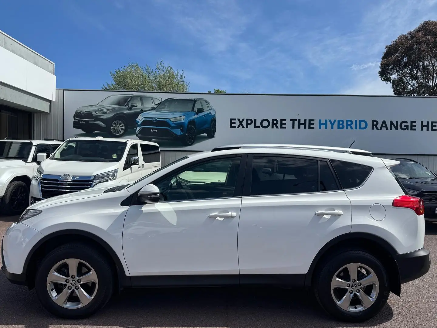 2015 Toyota RAV4 Gallery Image 9