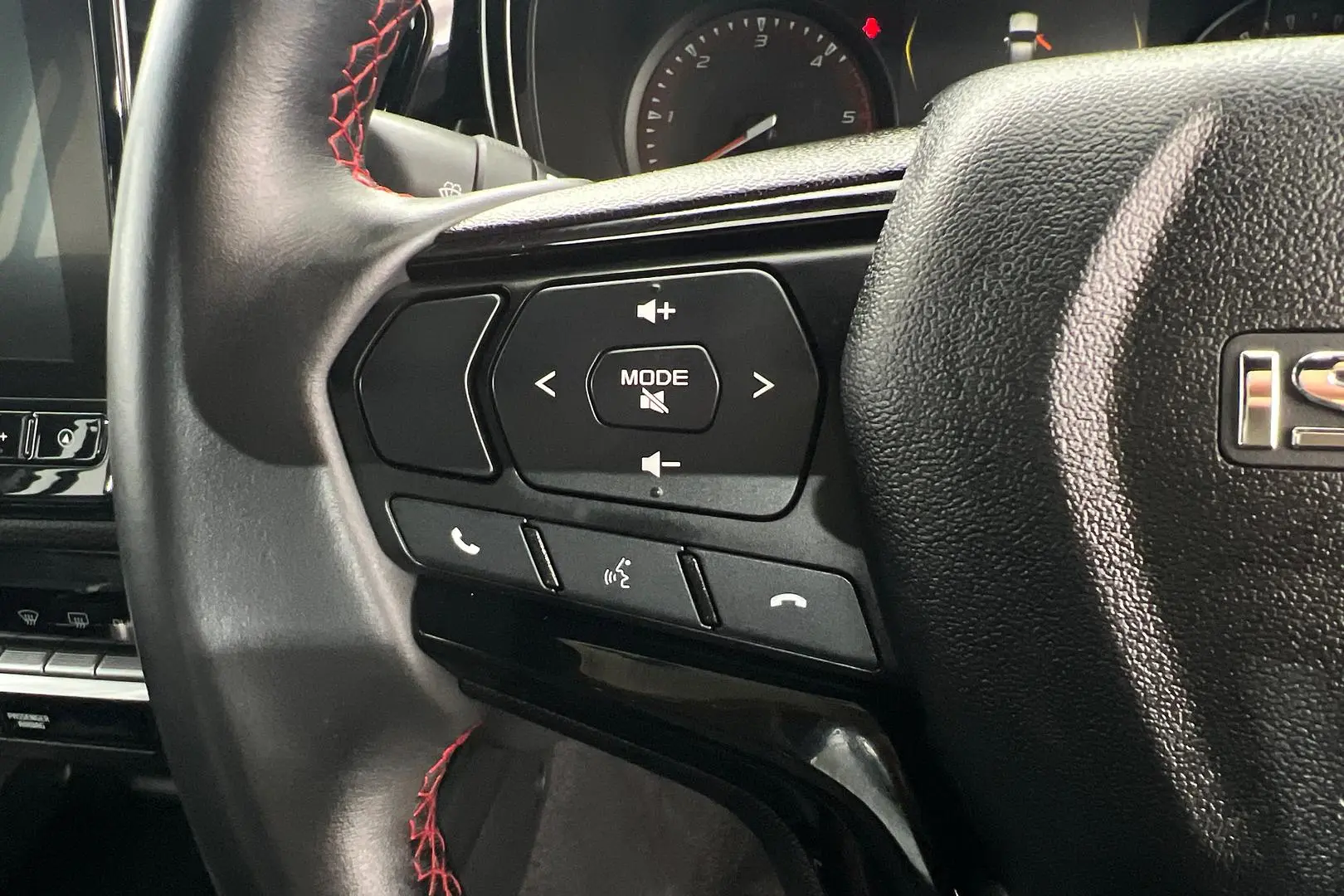 2022 Isuzu D-MAX Gallery Image 16