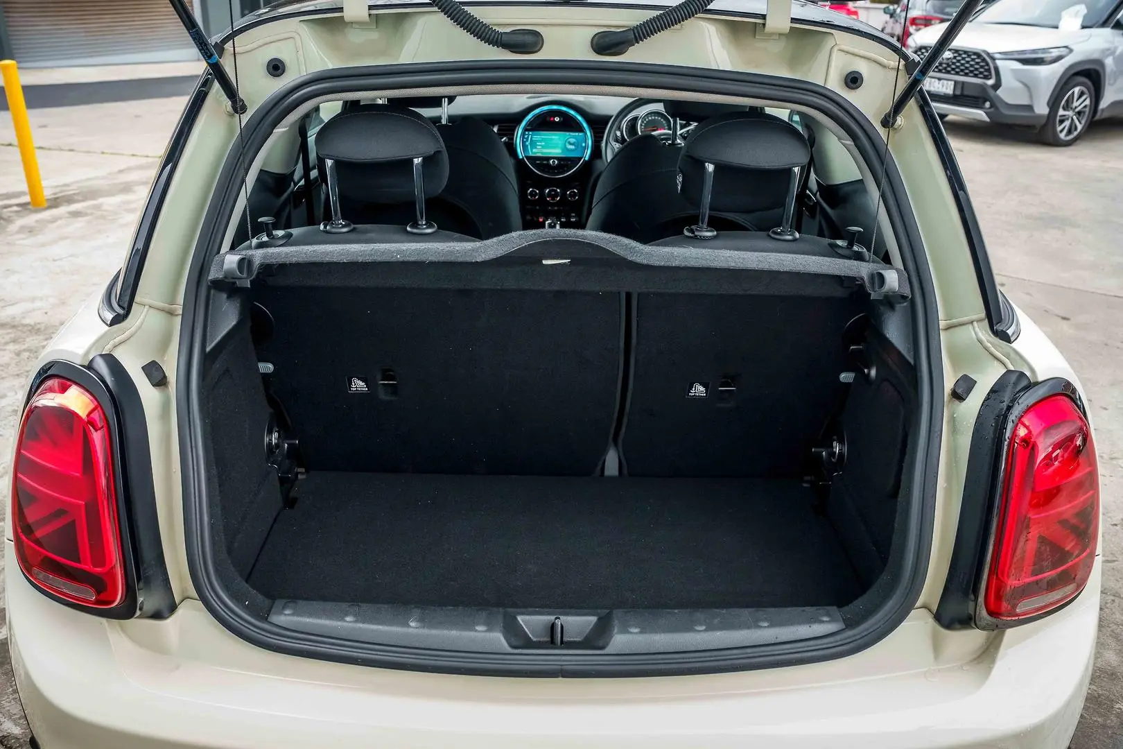 2019 MINI Hatch Gallery Image 23
