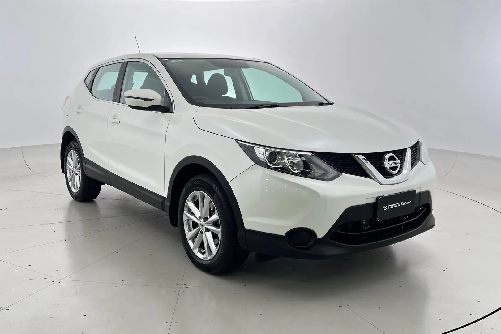 2015 Nissan QASHQAI Gallery Image 1