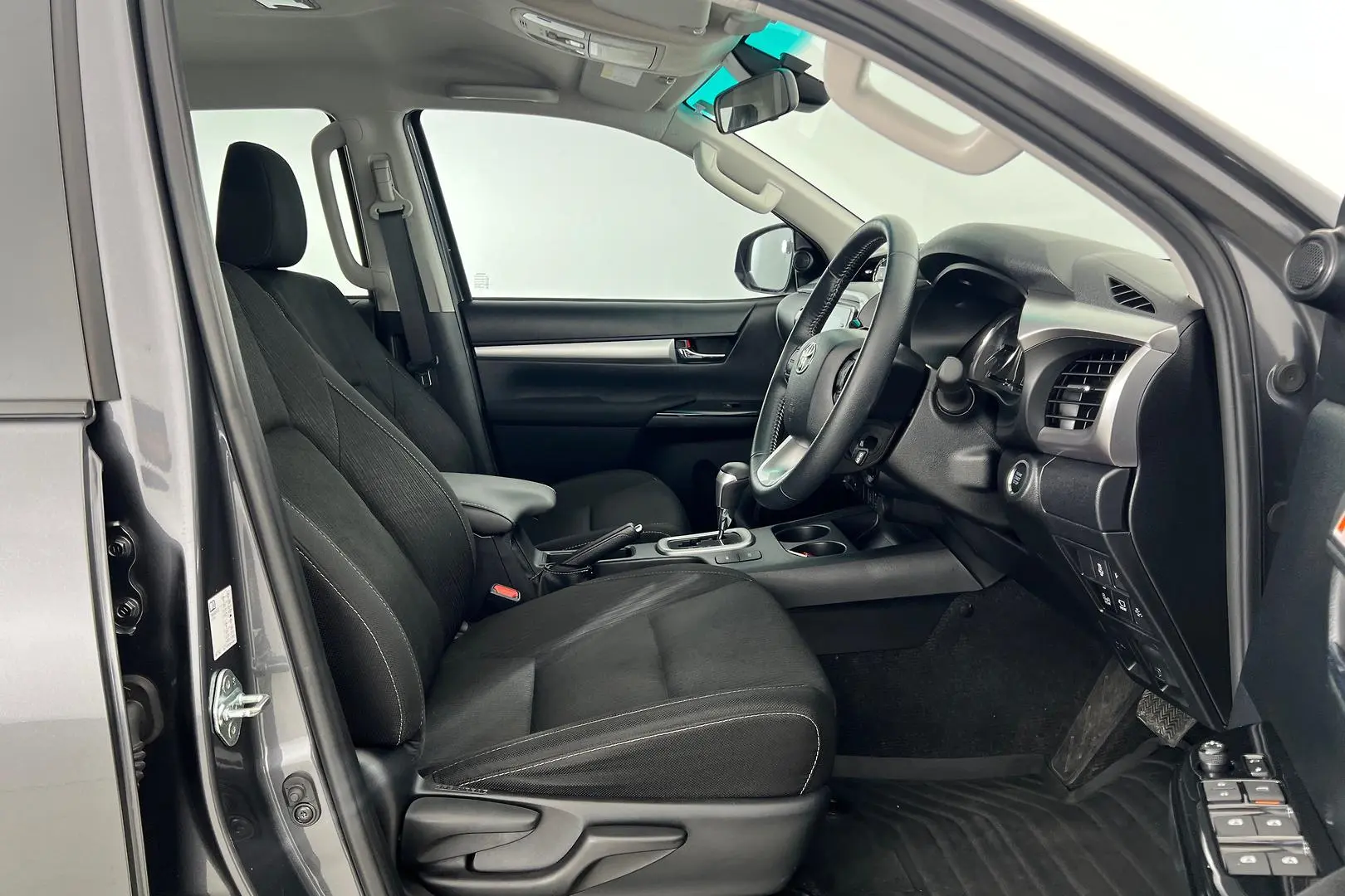 2023 Toyota Hilux Gallery Image 11
