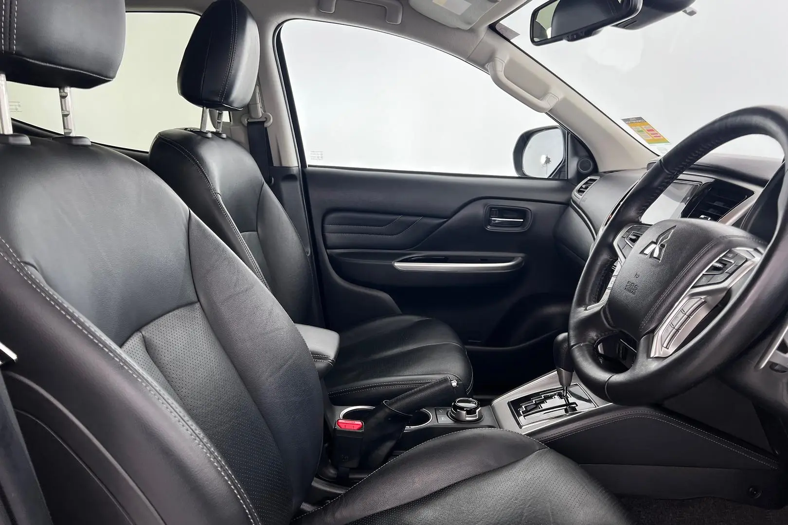 2022 Mitsubishi Triton Gallery Image 12