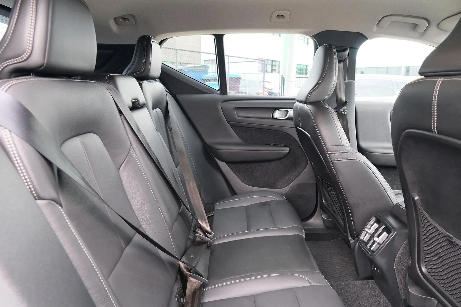 2021 Volvo XC40 Gallery Image 18
