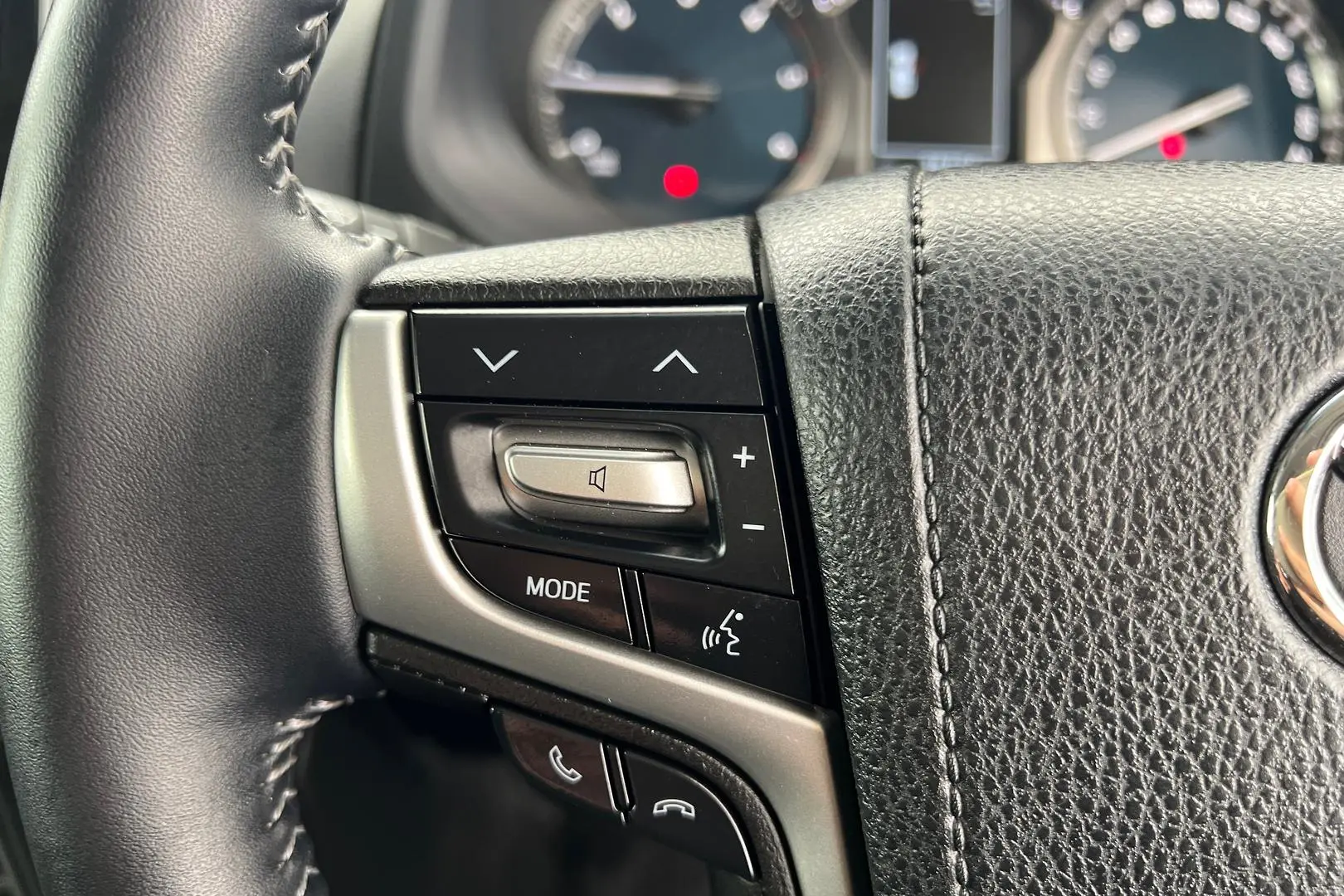 2018 Toyota Landcruiser Prado Gallery Image 16