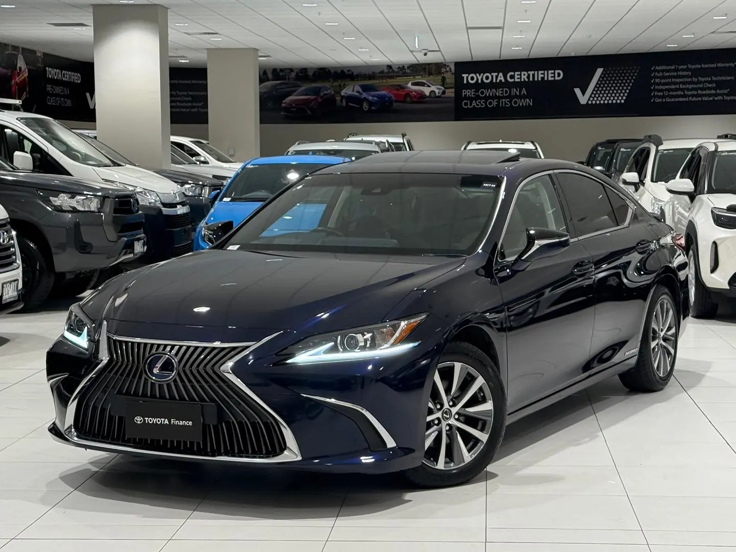 2020 Lexus ES Gallery Image 5