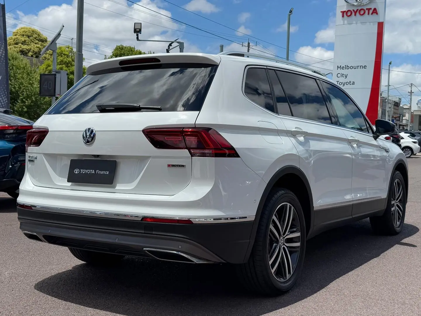 2018 Volkswagen Tiguan Gallery Image 4