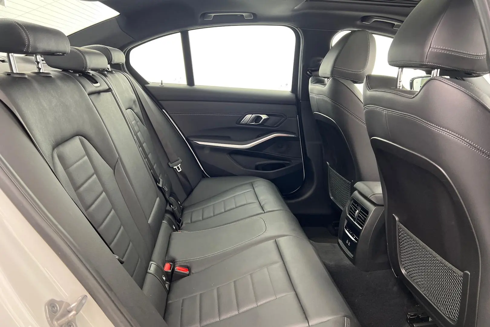 2021 BMW 3 Series Gallery Image 19