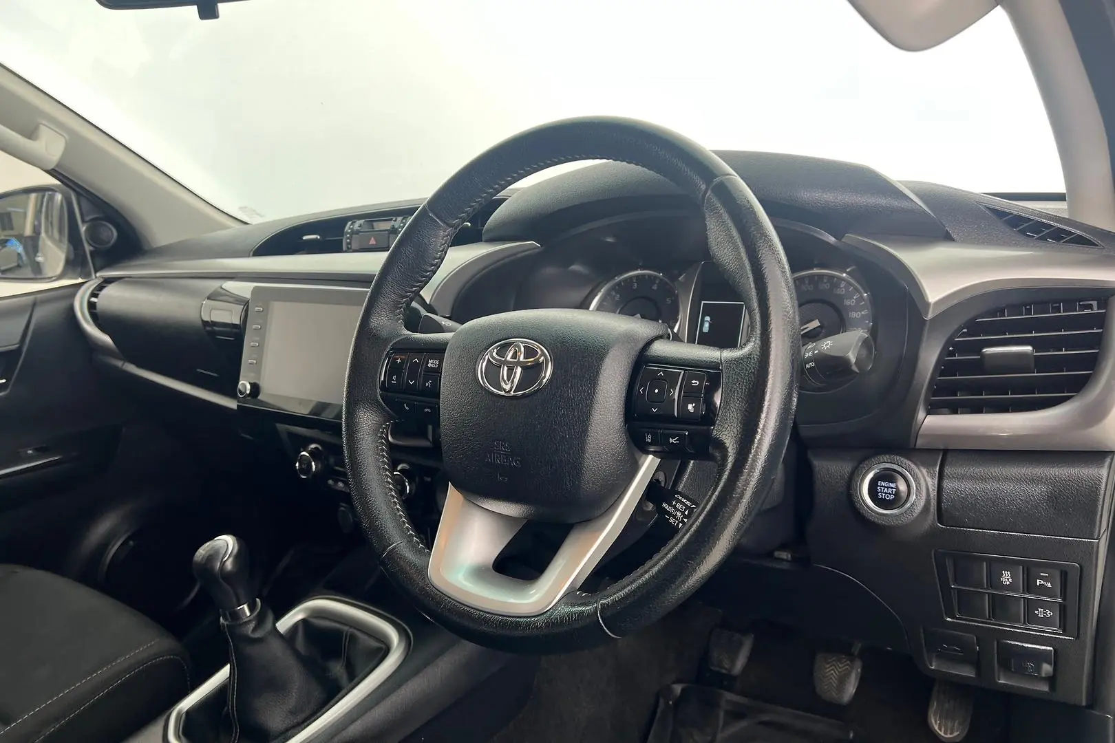 2020 Toyota Hilux Gallery Image 12