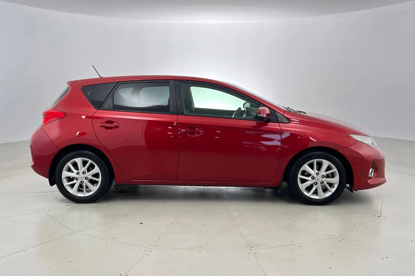 2014 Toyota Corolla Gallery Image 4