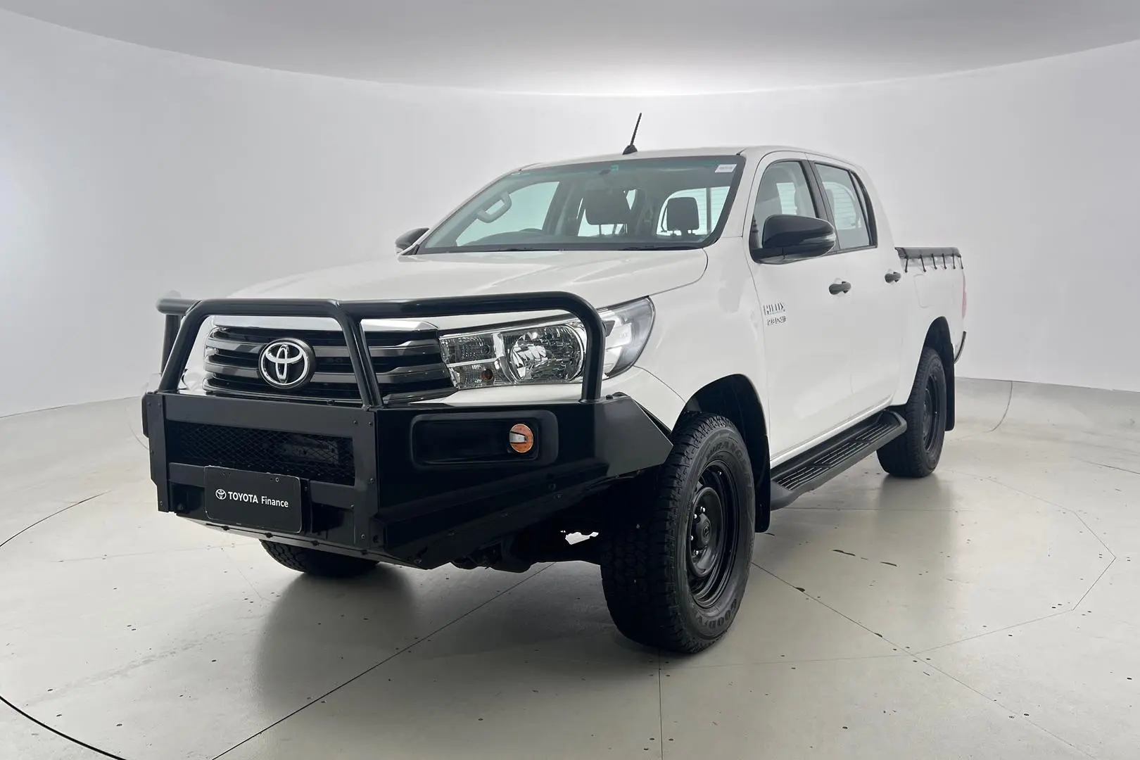 2017 Toyota Hilux Gallery Image 2