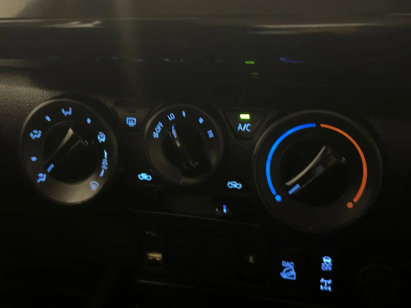 2020 Toyota Hilux Gallery Image 17