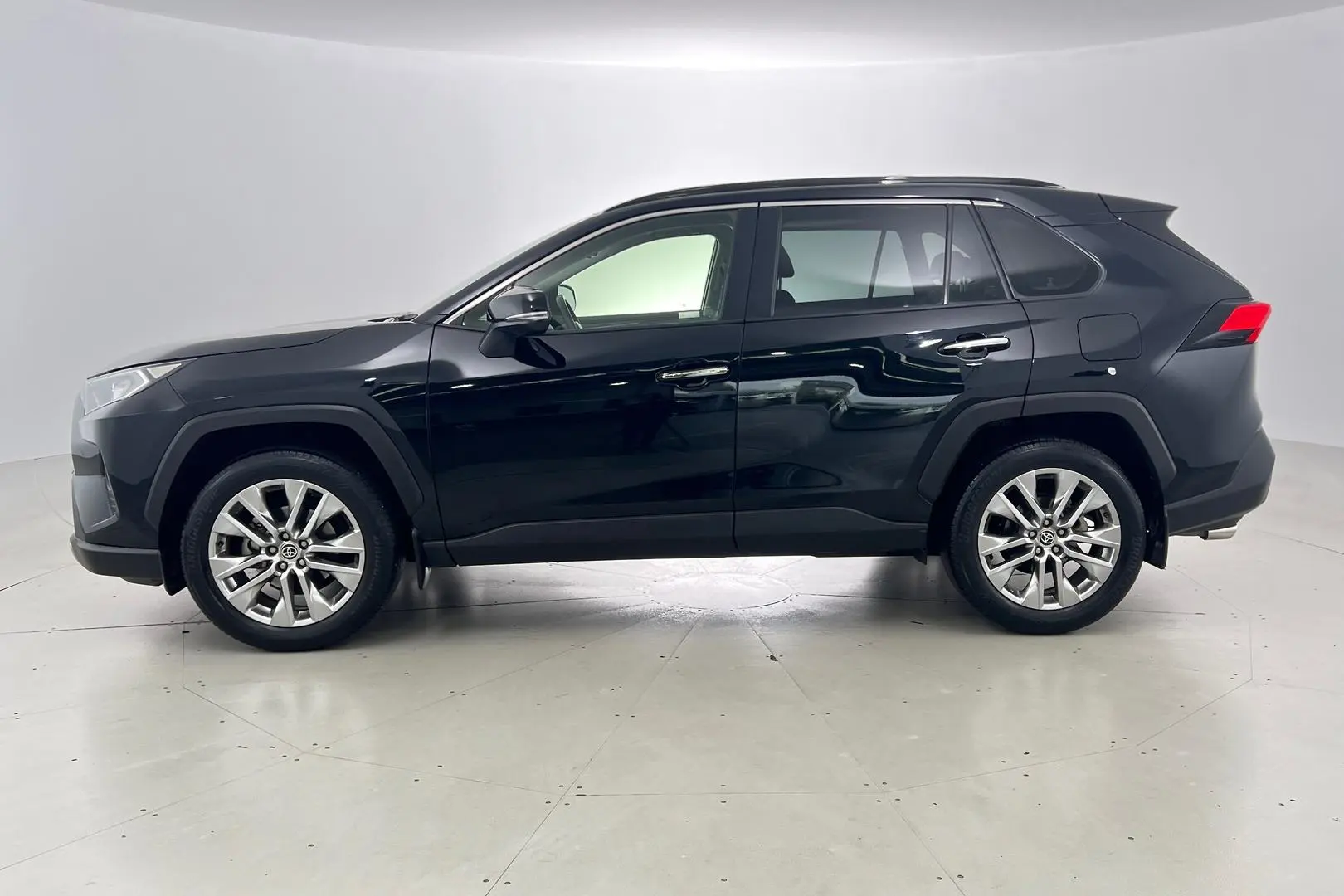 2021 Toyota RAV4 Gallery Image 8