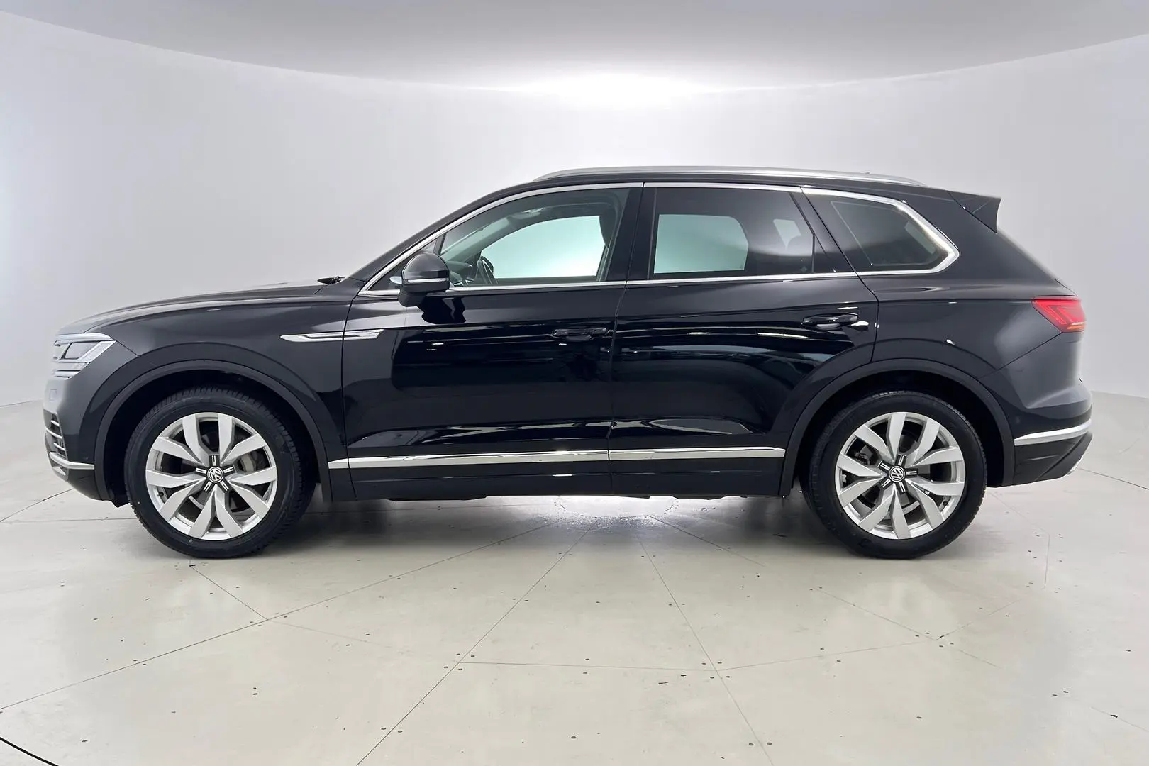 2020 Volkswagen Touareg Gallery Image 7