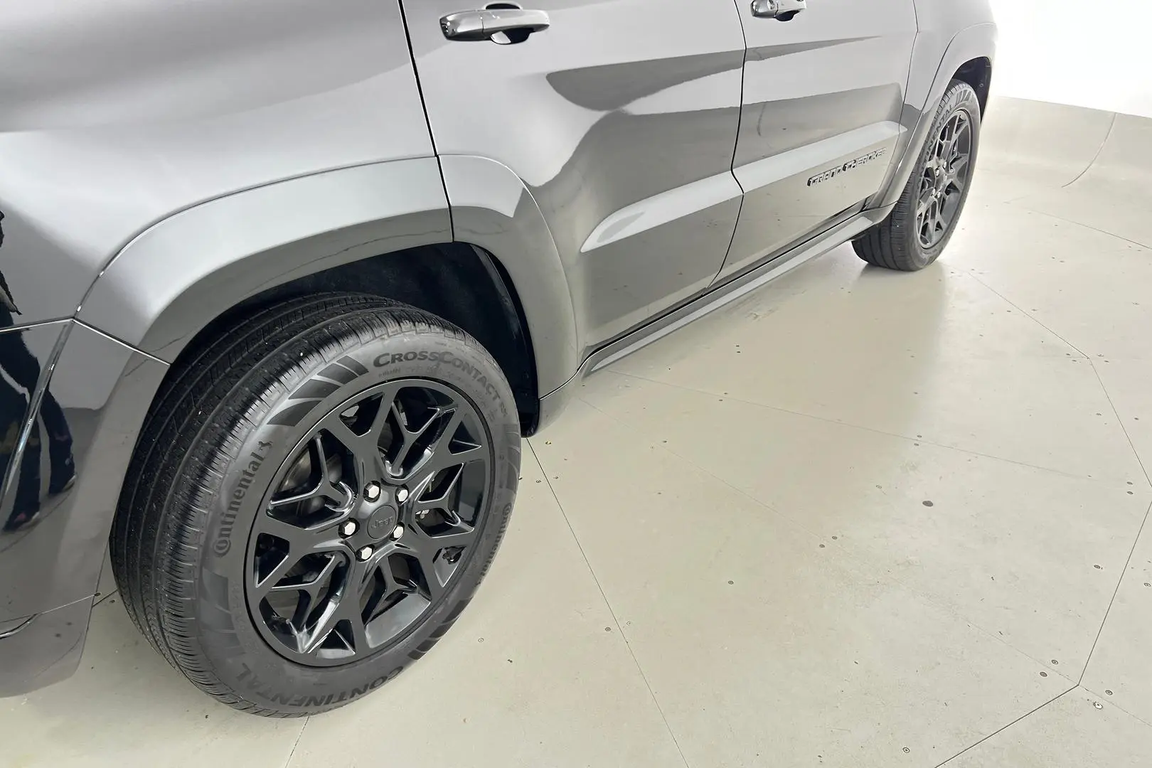 2021 Jeep Grand Cherokee Gallery Image 9