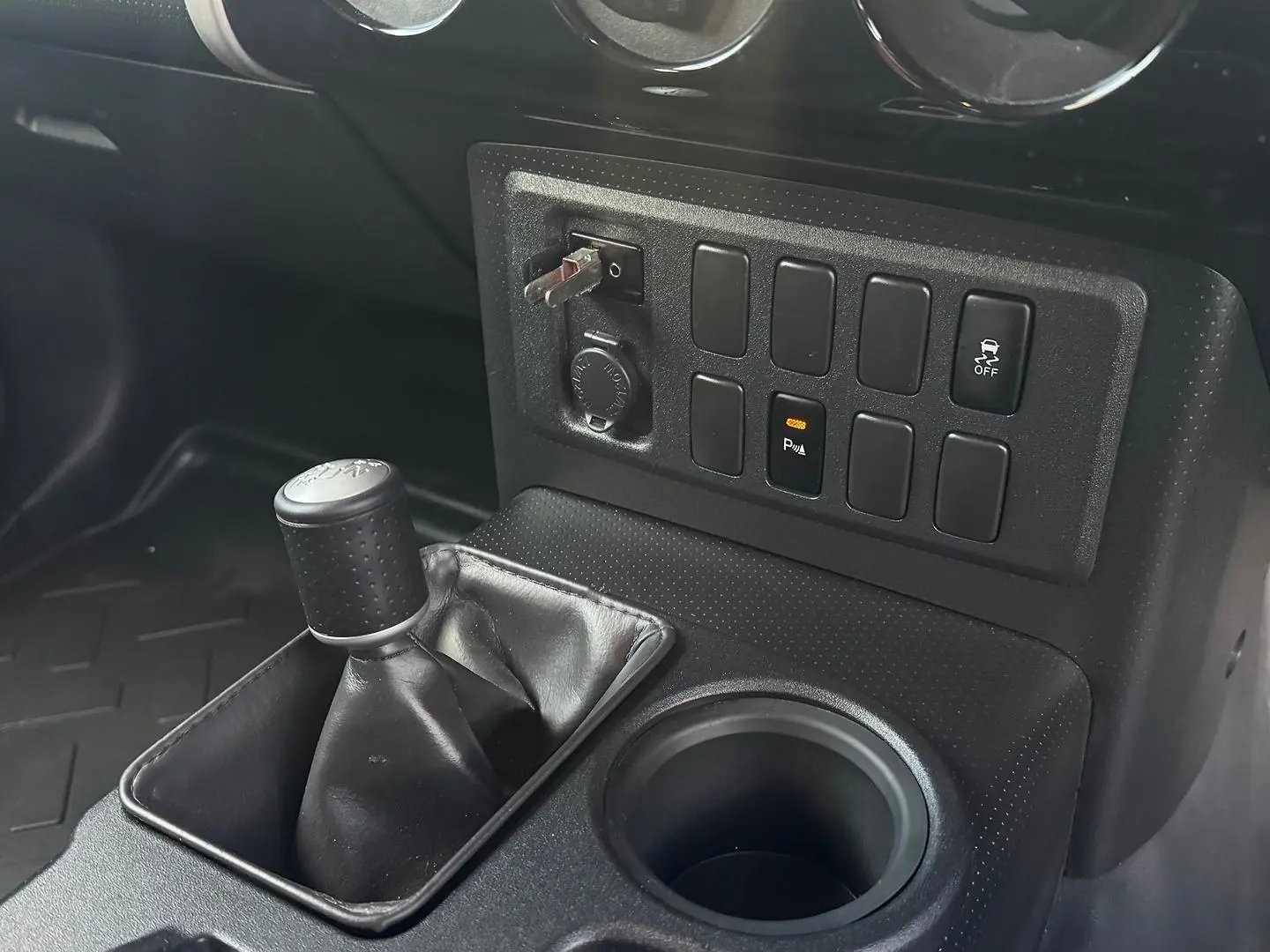 2014 Toyota FJ Cruiser Gallery Image 15