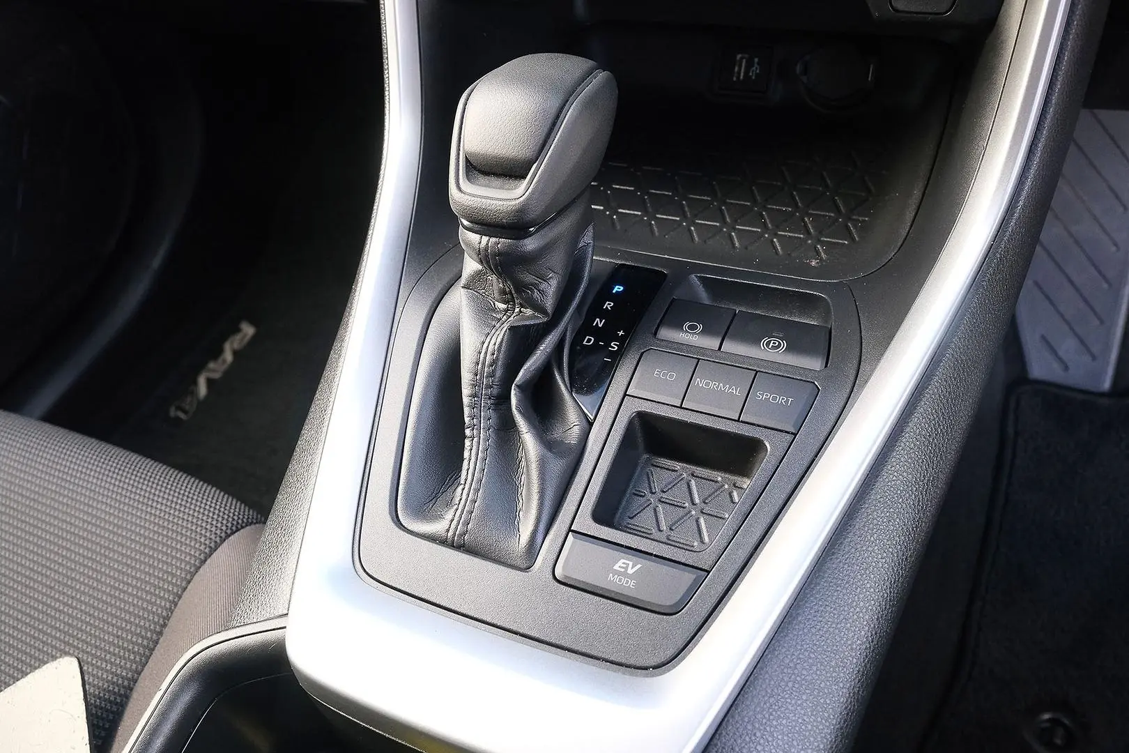 2024 Toyota RAV4 Gallery Image 17