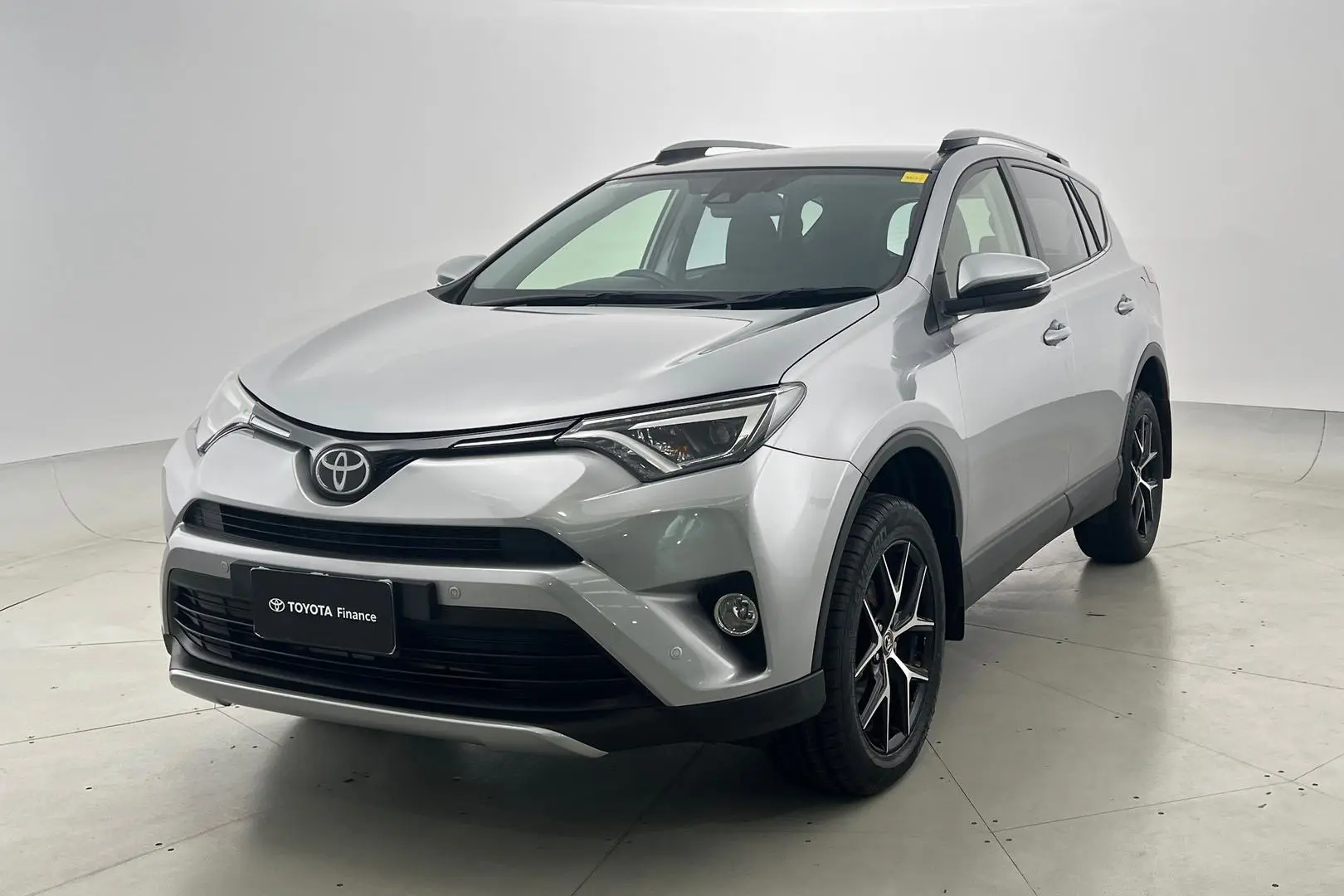 2018 Toyota Rav4 Gallery Image 8