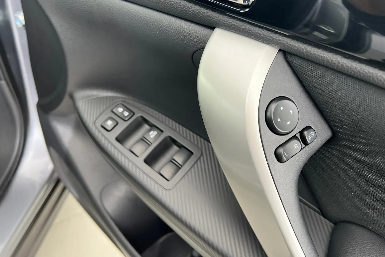 2021 Mitsubishi Eclipse Cross Gallery Image 13