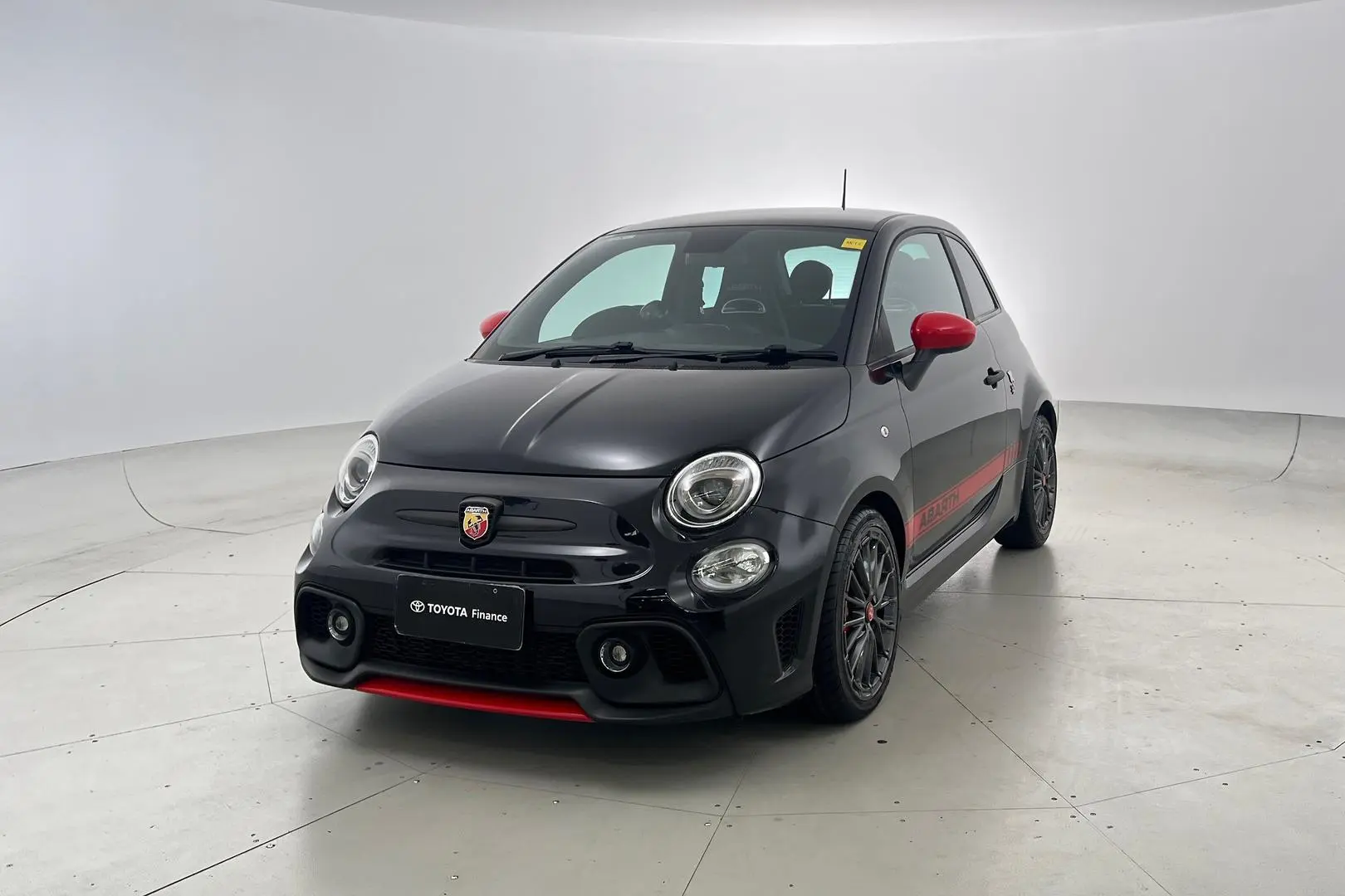 2021 Abarth 595 Gallery Image 9