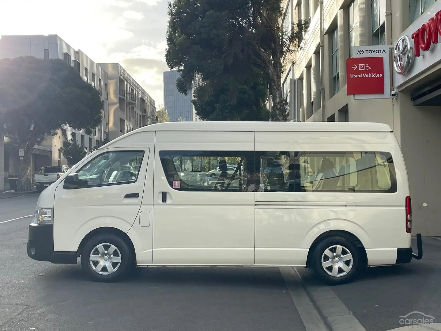 2015 Toyota Hiace Image 5