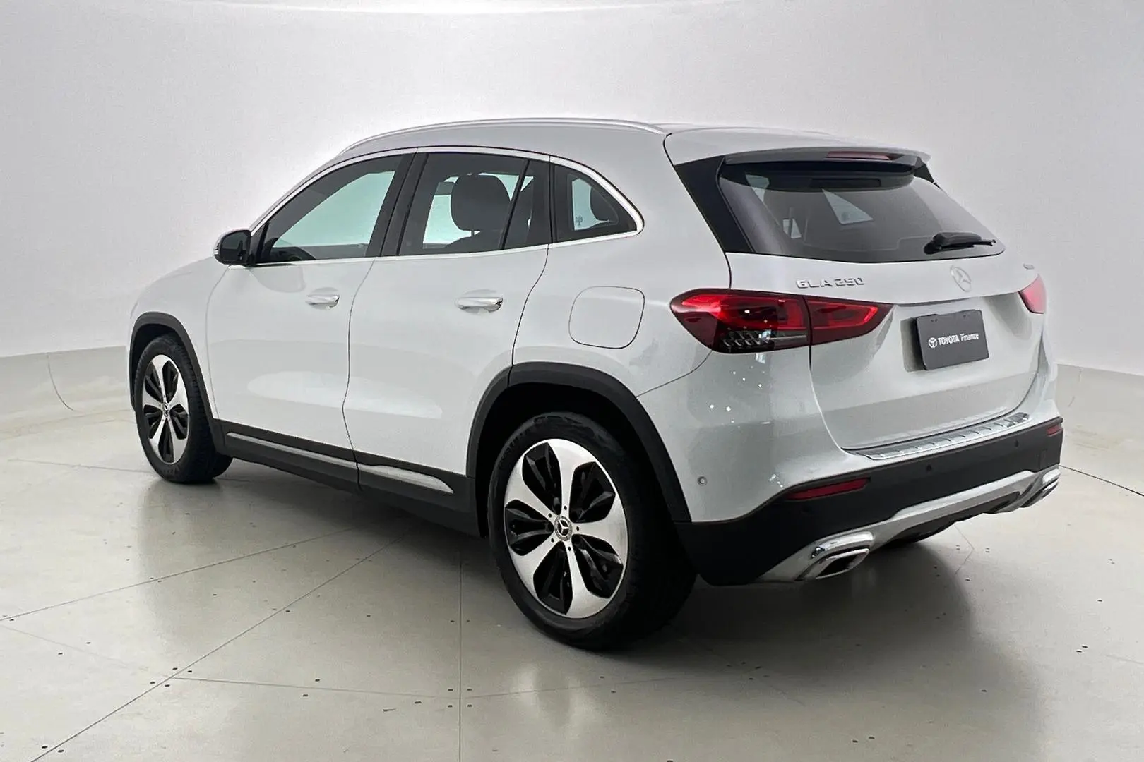 2021 Mercedes-Benz GLA-Class Gallery Image 8
