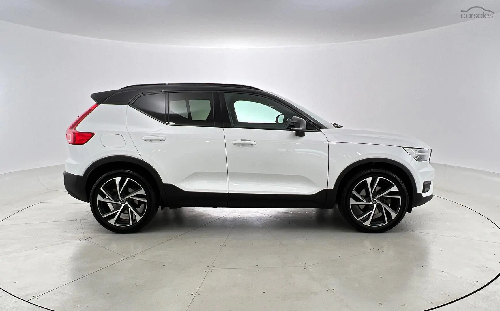 2022 Volvo XC40 Image 2