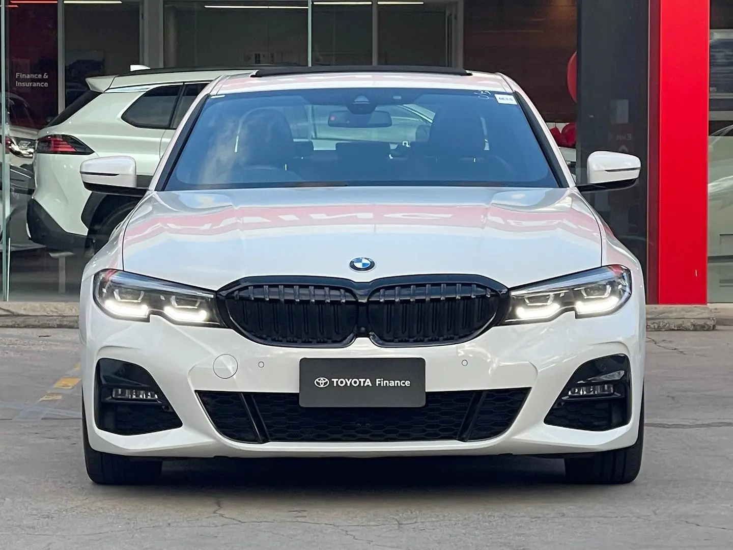 2022 BMW 3 Series Gallery Image 8