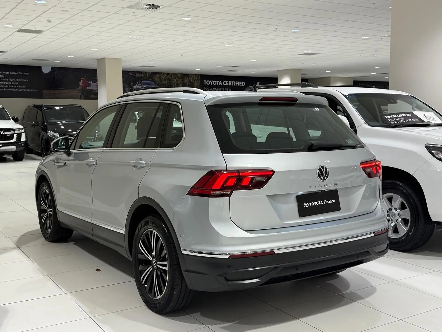 2023 Volkswagen Tiguan Gallery Image 8