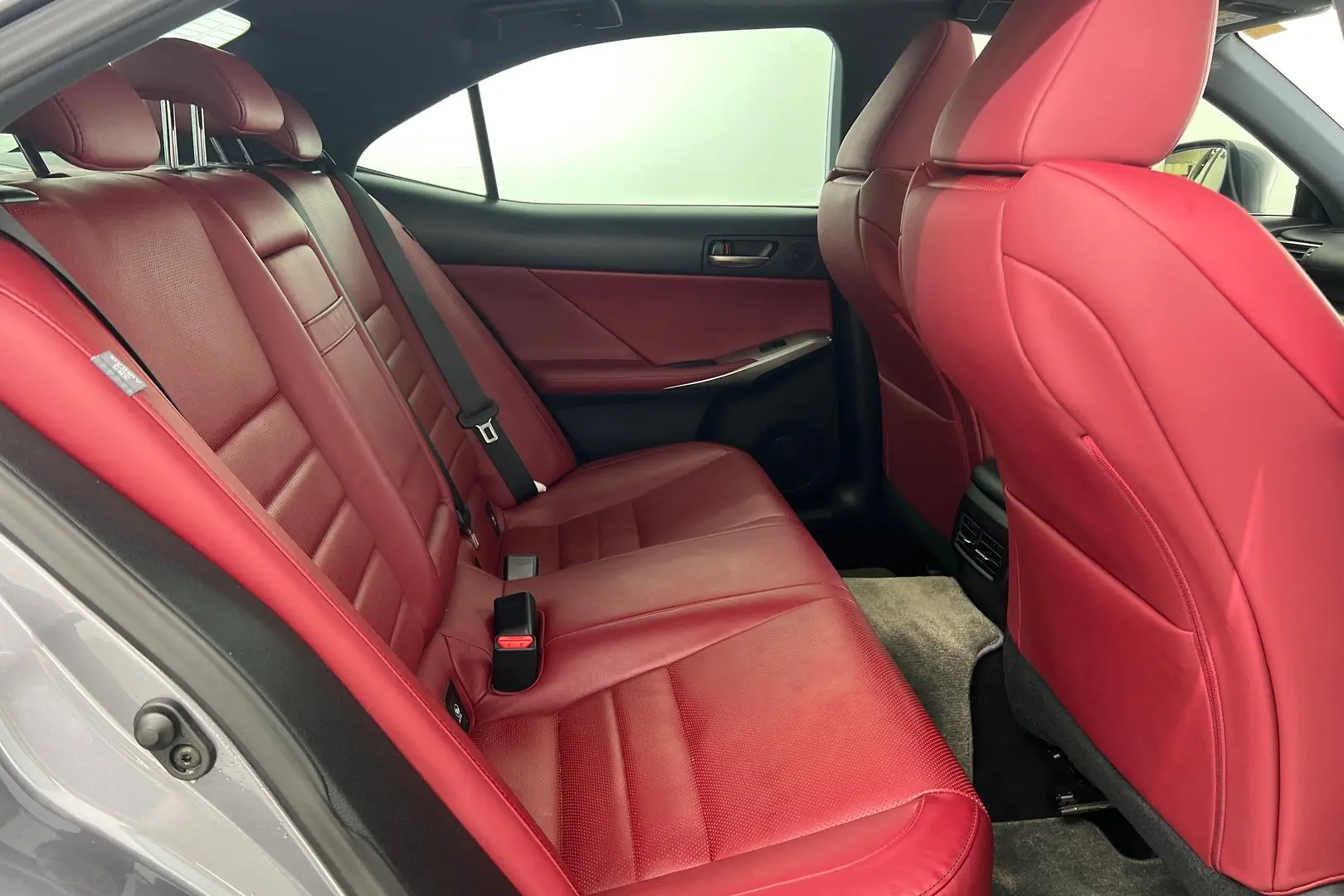 2019 Lexus IS Gallery Image 19