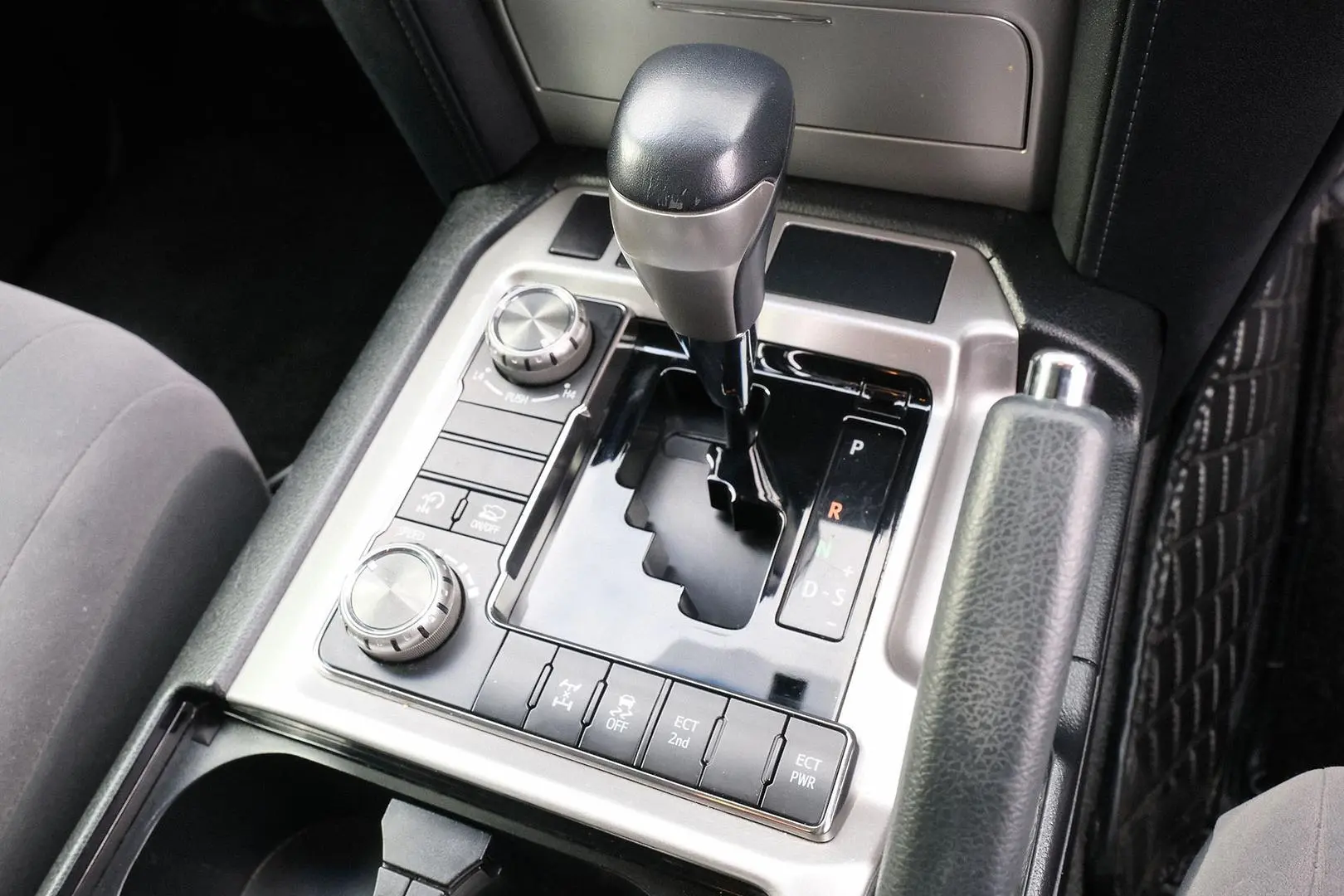2018 Toyota Landcruiser Gallery Image 19