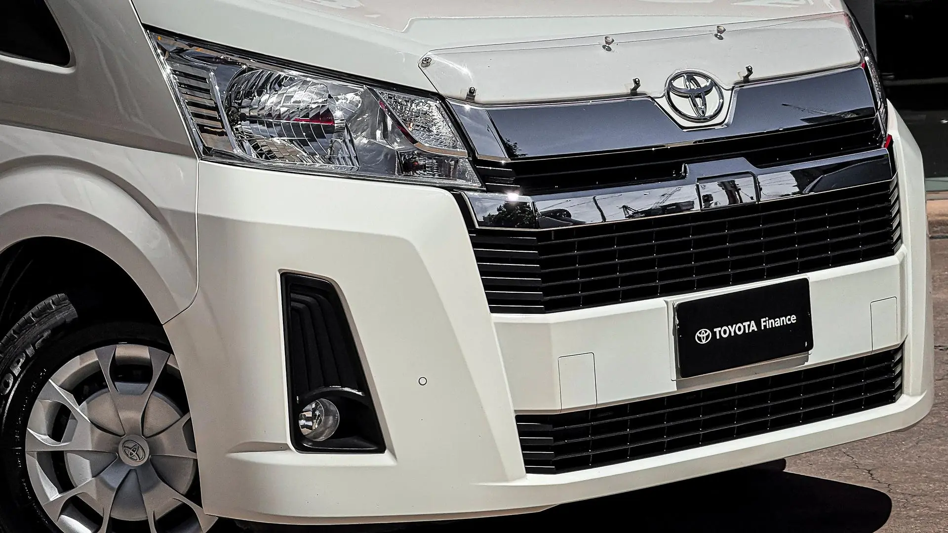 2023 Toyota Hiace Gallery Image 5