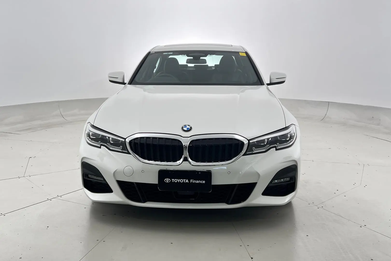 2019 BMW 3 Series Gallery Image 8