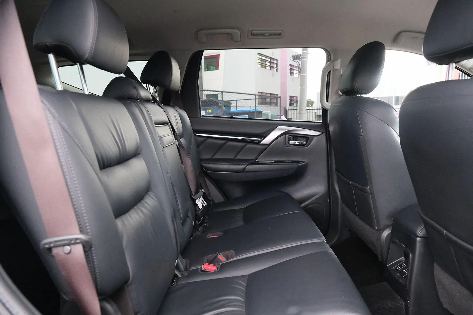 2018 Mitsubishi Pajero Sport Gallery Image 11
