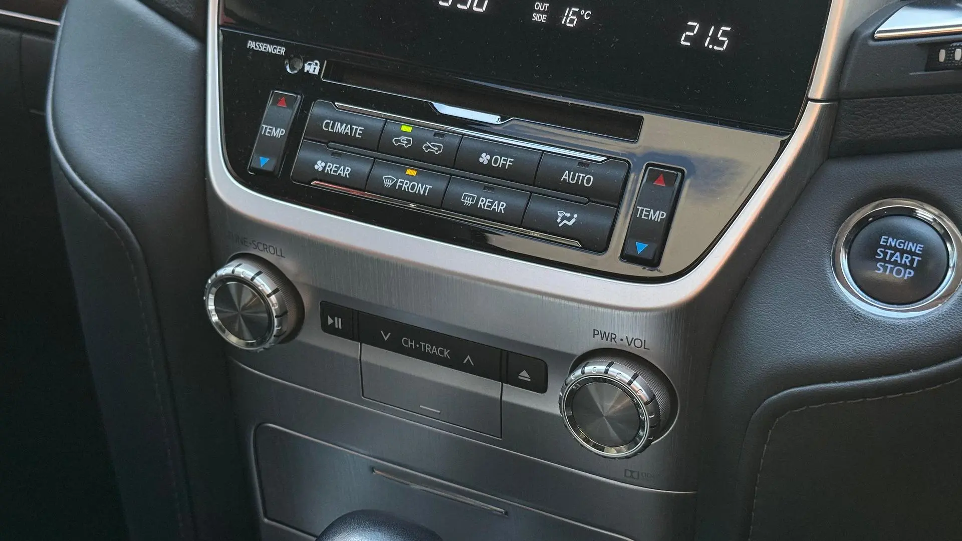 2020 Toyota Landcruiser Gallery Image 35