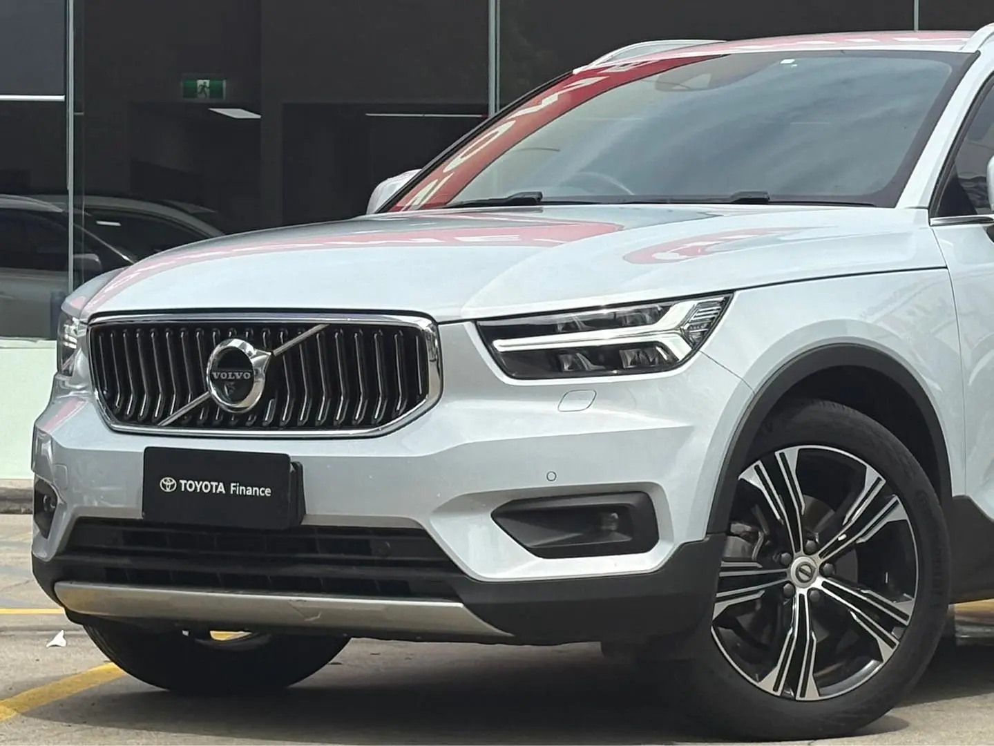 2021 Volvo XC40 Gallery Image 6
