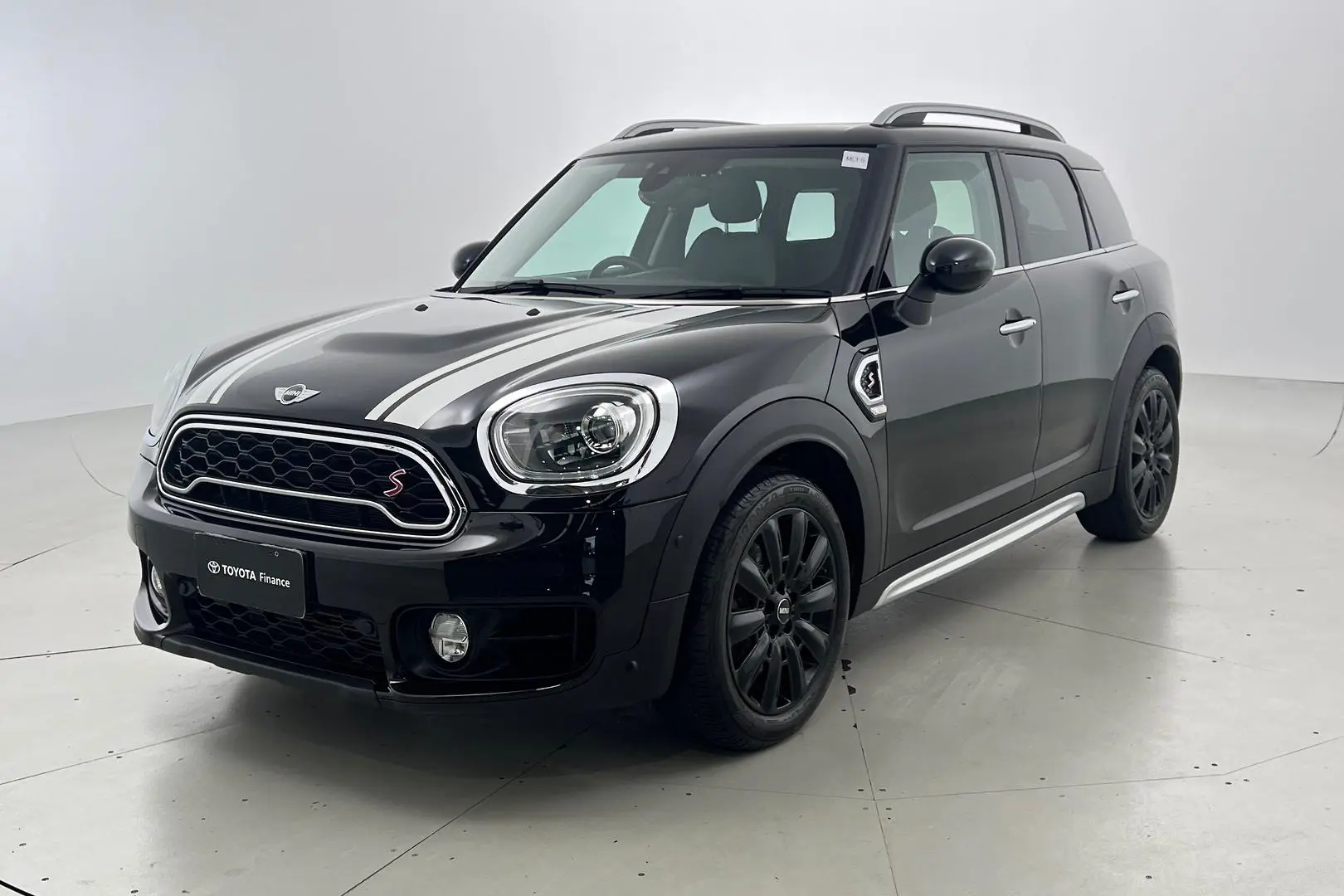 2017 MINI Countryman Gallery Image 2