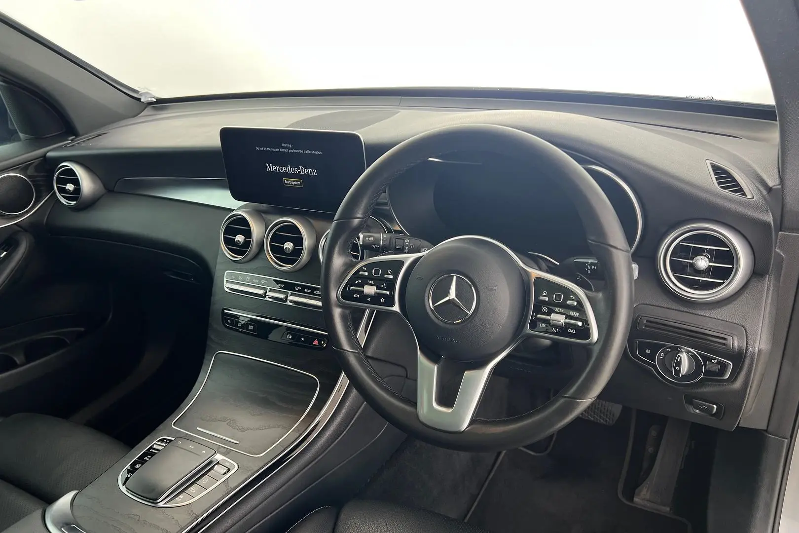 2021 Mercedes-Benz GLC-Class Gallery Image 13