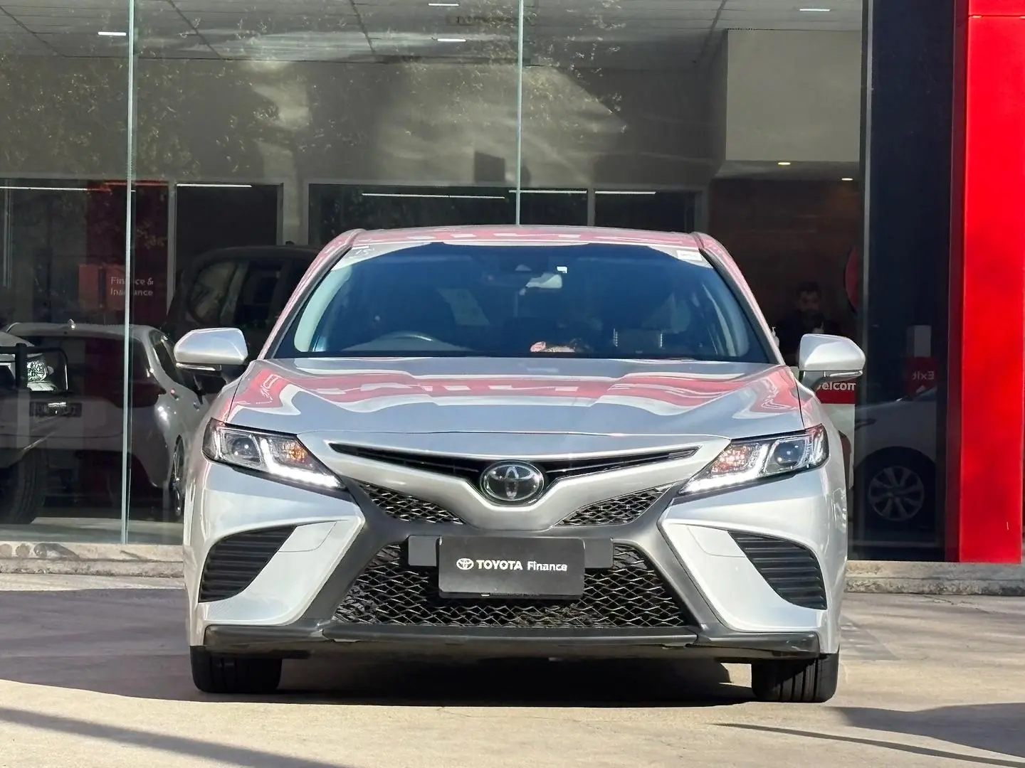2019 Toyota Camry Gallery Image 7