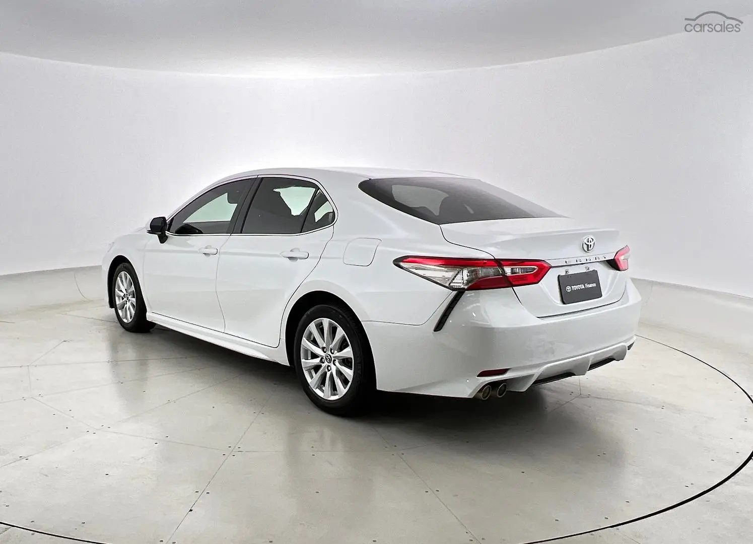 2019 Toyota Camry Image 2